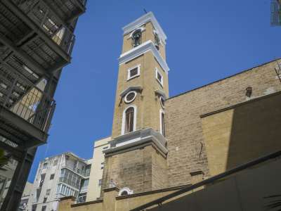 ...da cui si vede finalmente svettare il campanile, poco visibile dalla strada